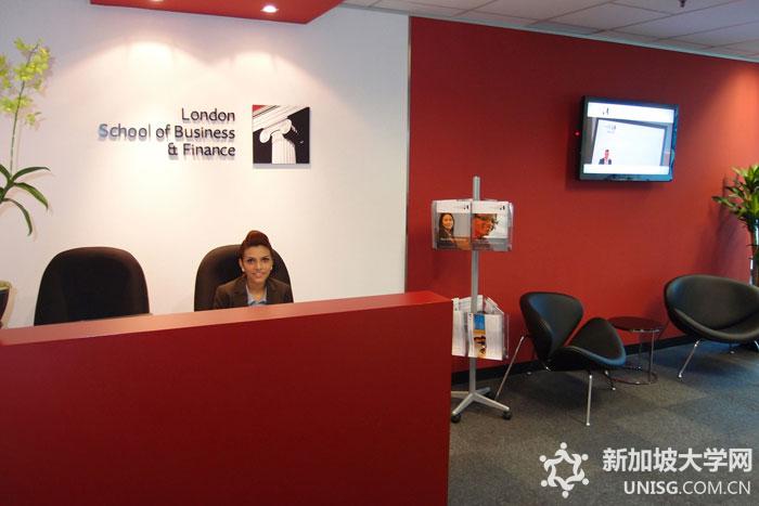 英国伦敦商业金融学院新加坡校课程设置以学生为出发点