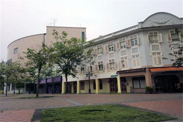 新加坡莱佛士学院拥有世界众多大学文凭