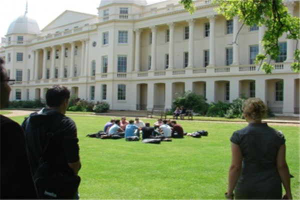 英国伦敦商业金融学院学生服务介绍